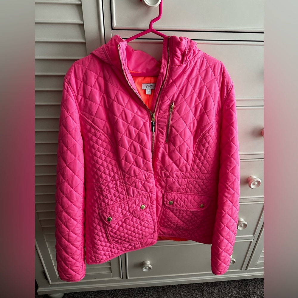 NWOT Crown & Ivy women’s pink hooded jacket